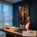 Quadro Decorativo Grande Jesus Batendo para Sala Vermelho | quadros decorativos | homem de manto vermelho batendo à porta com lanterna sob luar | em ambiente 2 | Porao dos Quadros