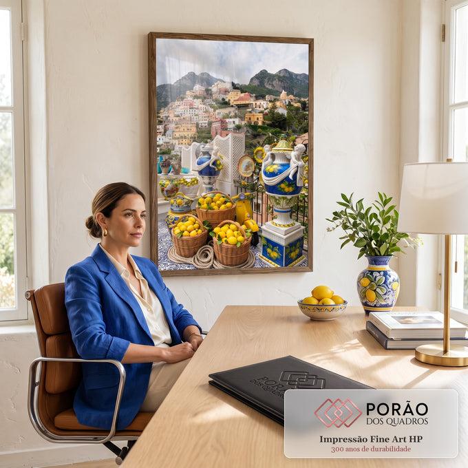 Cestas de limões, vasos de cerâmica azul e scooter amarela diante da vila de Positano, quadro decorativo