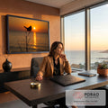 Quadro Decorativo Grande Pássaro em Silhueta para Sala | quadros decorativos | pássaro em silhueta sobre galho seco com pôr do sol refletido no mar | em ambiente 2 | Porao dos Quadros