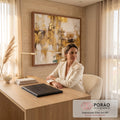Quadro Decorativo Grande Abstrato com Texturas para Sala | quadros decorativos | pintura abstrata com manchas de folha dourada sobre fundo bege e faixas pretas | em ambiente 2 | Porao dos Quadros