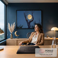 Quadro Decorativo Grande Lua Árvore Seca para Sala | quadros decorativos | lua cheia dourada entre galhos de árvore seca contra céu azul escuro | em ambiente 2 | Porao dos Quadros