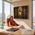 Quadro Decorativo Grande Sagrado Coração Manto para Sala | quadros decorativos | Jesus Cristo apontando para coração sagrado dourado em fundo preto estilo grafite | em ambiente 2 | Porao dos Quadros