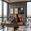 Quadro Decorativo Grande Tríptico Abstrato para Sala Preto | quadros decorativos | tríptico abstrato com pinceladas coloridas, arcos terrosos e preto com veios dourados | em ambiente 2 | Porao dos Quadros