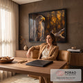 Águia marrom pousada em galho seco, pintura a óleo com fundo em tons dourados, quadro decorativo