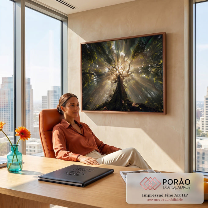 Quadro Decorativo Grande Árvore com Floresta para Sala Verde | quadros decorativos | tronco de árvore visto de baixo com raios de sol atravessando a copa verde dourada | em ambiente 2 | Porao dos Quadros