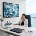 Quadro Decorativo Grande Ondas do Mar para Sala Azul | quadros decorativos | vista aérea do mar com espuma branca formando padrões sobre água azul turquesa | em ambiente 2 | Porao dos Quadros