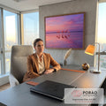 Flamingos cor-de-rosa refletidos em lago calmo sob céu rosa e lilás ao pôr do sol, quadro decorativo
