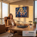 Virgem Maria em oração com manto azul estrelado, auréola dourada e fundo geométrico, quadro decorativo