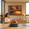 Quadro Decorativo Grande Veleiro Mar Calmo para Sala Laranja | quadros decorativos | veleiro branco navegando em mar calmo sob pôr do sol dourado com nuvens dramáticas | em ambiente 2 | Porao dos Quadros
