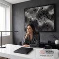 Quadro Decorativo Grande Ondas Abstratas para Sala Preto | quadros decorativos | padrão abstrato de linhas onduladas preto e branco com efeito tridimensional | em ambiente 2 | Porao dos Quadros