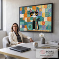 Quadro Decorativo Grande Gato Preto para Sala Dourado | quadros decorativos | gato preto e branco estilizado com padrões dourados sobre fundo em mosaico colorido | em ambiente 2 | Porao dos Quadros