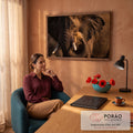 Elefante africano em close soprando poeira dourada com a tromba sob luz do entardecer, quadro decorativo