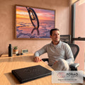 Quadro Decorativo Grande Bicicleta no Pôr do Sol para Sala | quadros decorativos | roda de bicicleta em destaque sobre salar refletindo pôr do sol colorido | em ambiente 2 | Porao dos Quadros