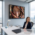 Quadro Decorativo Grande Retrato Véu Colorido para Sala | quadros decorativos | retrato em close de mulher com véu colorido e olhar intenso | em ambiente 2 | Porao dos Quadros