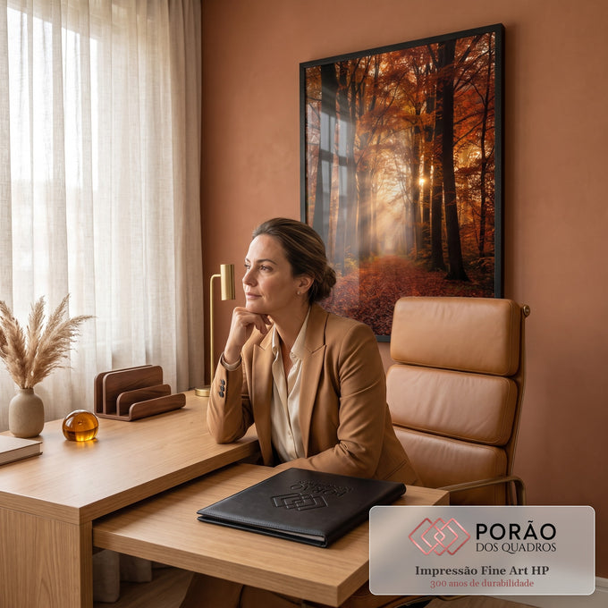 Quadro Decorativo Grande Paisagem Floresta para Sala Laranja | quadros decorativos | trilha de outono com folhas caídas e raios de sol entre árvores douradas | em ambiente 2 | Porao dos Quadros