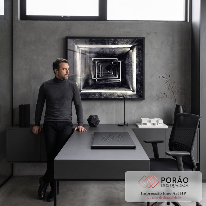 Quadro Decorativo Grande Túnel Geométrico para Sala Preto | quadros decorativos | túnel de concreto preto e branco com molduras retangulares em perspectiva infinita | em ambiente 2 | Porao dos Quadros