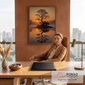 Árvore sem folhas em ilhota ao pôr do sol, refletida no lago com névoa e céu laranja, quadro decorativo