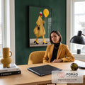 Quadro Decorativo Grande Figura de Casaco para Sala Amarelo | quadros decorativos | figura estilizada de casaco amarelo xadrez segurando balão amarelo sobre fundo verde | em ambiente 2 | Porao dos Quadros