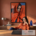 Quadro Decorativo Mulher Envolta em Manto Laranja | quadros decorativos | mulher envolta em manto laranja texturizado com fundo azul e laranja | em Quadros para Escritorio | Porao dos Quadros