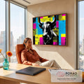 Cabeça do Touro de Wall Street preto com retícula sobre fundo pop art amarelo, magenta e ciano, quadro decorativo