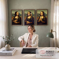 Quadro Decorativo Kit 3 Telas Mona Lisa para Sala Marrom | quadros decorativos | três Mona Lisas com taça de espumante, fone de ouvido e sorvete de pistache | em ambiente 2 | Porao dos Quadros
