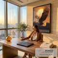 Quadro Decorativo Grande Águia Americana para Sala Laranja | quadros decorativos | águia-de-cabeça-branca voando com asas abertas diante de sol alaranjado ao entardecer | em ambiente 2 | Porao dos Quadros