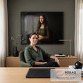 Quadro Decorativo Grande Retrato Feminino para Sala Verde | quadros decorativos | mulher de véu preto e vestido verde em pose inspirada na Mona Lisa | em ambiente 2 | Porao dos Quadros
