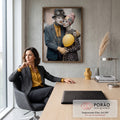 Casal de mímicos com maquiagem branca abraçados segurando balão amarelo, quadro decorativo