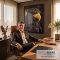 Pintura a óleo de águia em perfil, penas marrons, bico amarelo e fundo dourado, quadro decorativo
