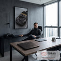 Porsche 911 RWB preto visto de cima sobre concreto cinza, faixa Rauh-Welt no para-brisa, quadro decorativo