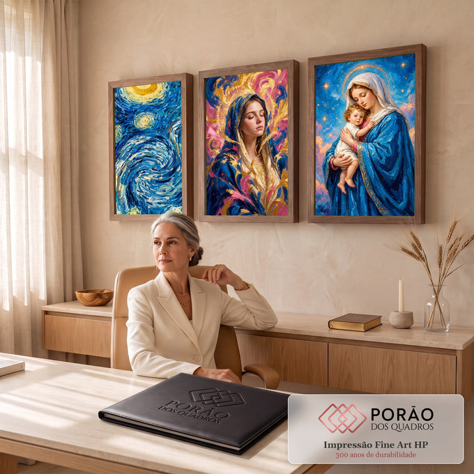 Quadro Decorativo Kit 3 Telas Nossa Senhora para Sala Azul | quadros decorativos | tríptico com Nossa Senhora, Menino Jesus e céu estrelado em azul e dourado | em ambiente 2 | Porao dos Quadros