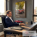 Mustang fastback vermelho com faixas pretas sob árvore amarelada e torre branca, quadro decorativo