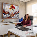 Árvore de copa vermelha diante de sol branco, nuvens cinzas em relevo e rio colorido, quadro decorativo