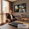 Quadro Decorativo Grande Trem Noturno para Sala Amarelo | quadros decorativos | trem noturno fumegante ao lado de pessoa com capa amarela caminhando na chuva | em ambiente 2 | Porao dos Quadros
