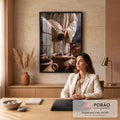 Quadro Decorativo Grande Água Virando Vinho para Sala Marrom | quadros decorativos | mãos despejando água que vira vinho em jarra de barro, cena bíblica | em ambiente 2 | Porao dos Quadros