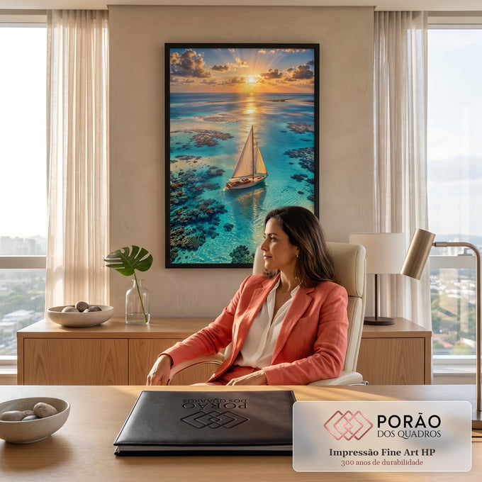 Veleiro em águas turquesa com recifes de coral e pôr do sol dourado, vista aérea, quadro decorativo