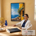Quadro Decorativo Gato Dormindo em Terraço à Beira Mar | quadros decorativos | gato preto e branco dormindo em cadeira de vime junto a parede amarela florida com mar ao fundo | em Quadros para Escritorio | Porao dos Quadros