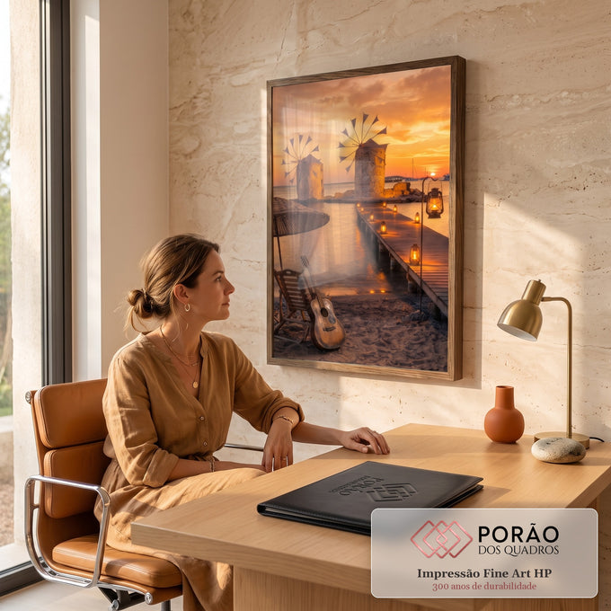 Moinhos gregos, píer com lanternas e violão na praia ao pôr do sol laranja, quadro decorativo