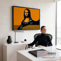 Mona Lisa em ilustração vetorial preta sobre fundo laranja com listras horizontais, quadro decorativo