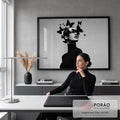 Quadro Decorativo Grande Mulher com Borboletas para Sala | quadros decorativos | retrato de mulher em preto e branco coberta por borboletas pretas no rosto e cabeça | em ambiente 2 | Porao dos Quadros