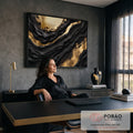 Quadro Decorativo Grande Textura Preta para Sala Preto | quadros decorativos | textura preta em relevo com veios e respingos de tinta dourada metálica | em ambiente 2 | Porao dos Quadros