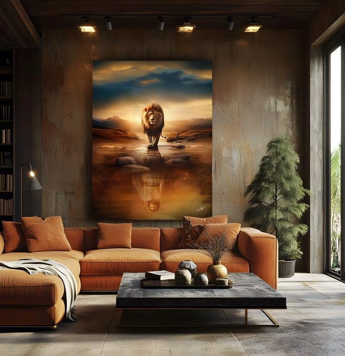 Leão caminhando ao pôr do sol com reflexo de Jesus na água em tons dourados, quadro decorativo