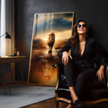 Leão caminhando ao pôr do sol com reflexo de Jesus na água em tons dourados, quadro decorativo