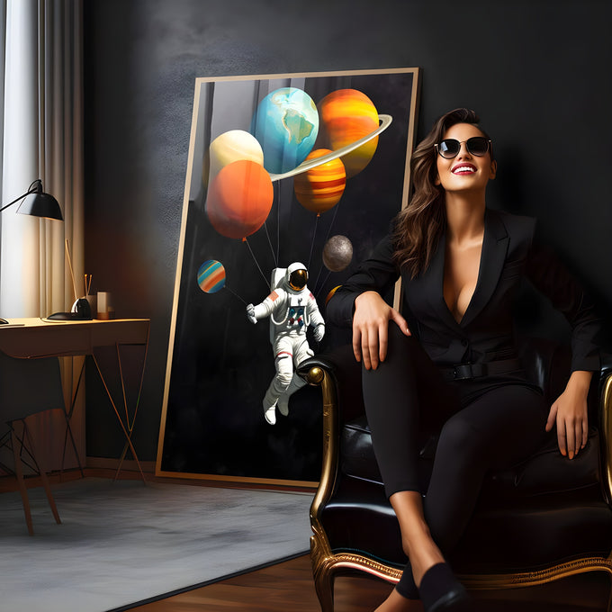 Astronauta flutuando preso a planetas coloridos como balões sobre fundo preto do universo, quadro decorativo