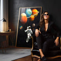 Quadro Decorativo Astronauta com Sistema Solar: Arte Espacial em Canvas - quadros decorativos para sala 1 Tela Vertical, 3 Telas - em quarto contemporaneo