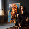 Retrato de mulher negra com turbante africano e colares de contas sobre fundo azul, quadro decorativo