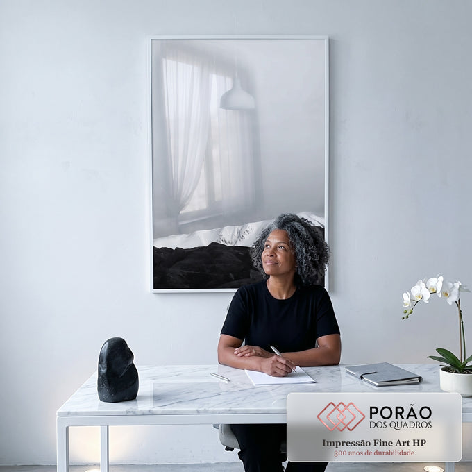 Quadro Decorativo Elegância Monocromática: Luxo Moderno em escritorio moderno - quadros decorativos para sala