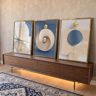 Quadro Decorativo: Luxo de Madeira & Ouro - Encanto Moderno em ambiente decorado - quadros decorativos para sala