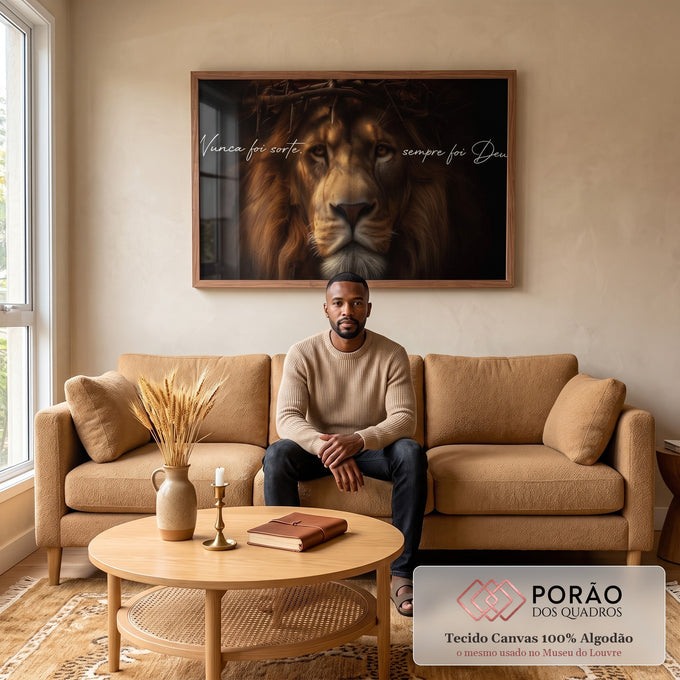 Quadro Decorativo Leão Dourado Poder e Fé em sala de estar moderna - quadros decorativos para sala