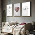 Tríptico com frase Aquele que te guarda não dorme, coração geométrico rosa e gratidão, quadro decorativo